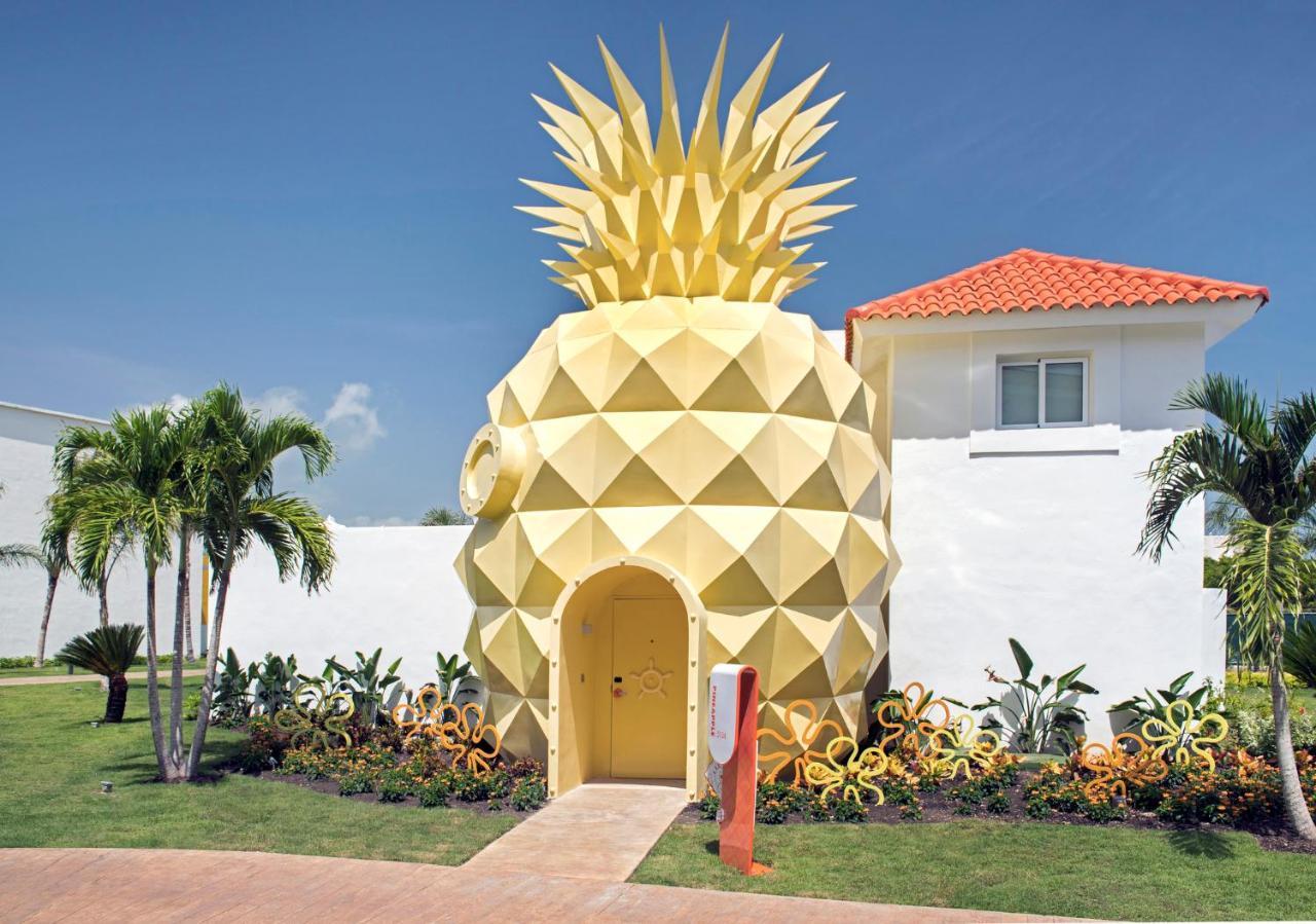 Nickelodeon Hotels & Resorts Punta Cana Eksteriør bilde Pineapple shaped hotel room at the Grand Palladium Hotel in Cancún, Mexico
