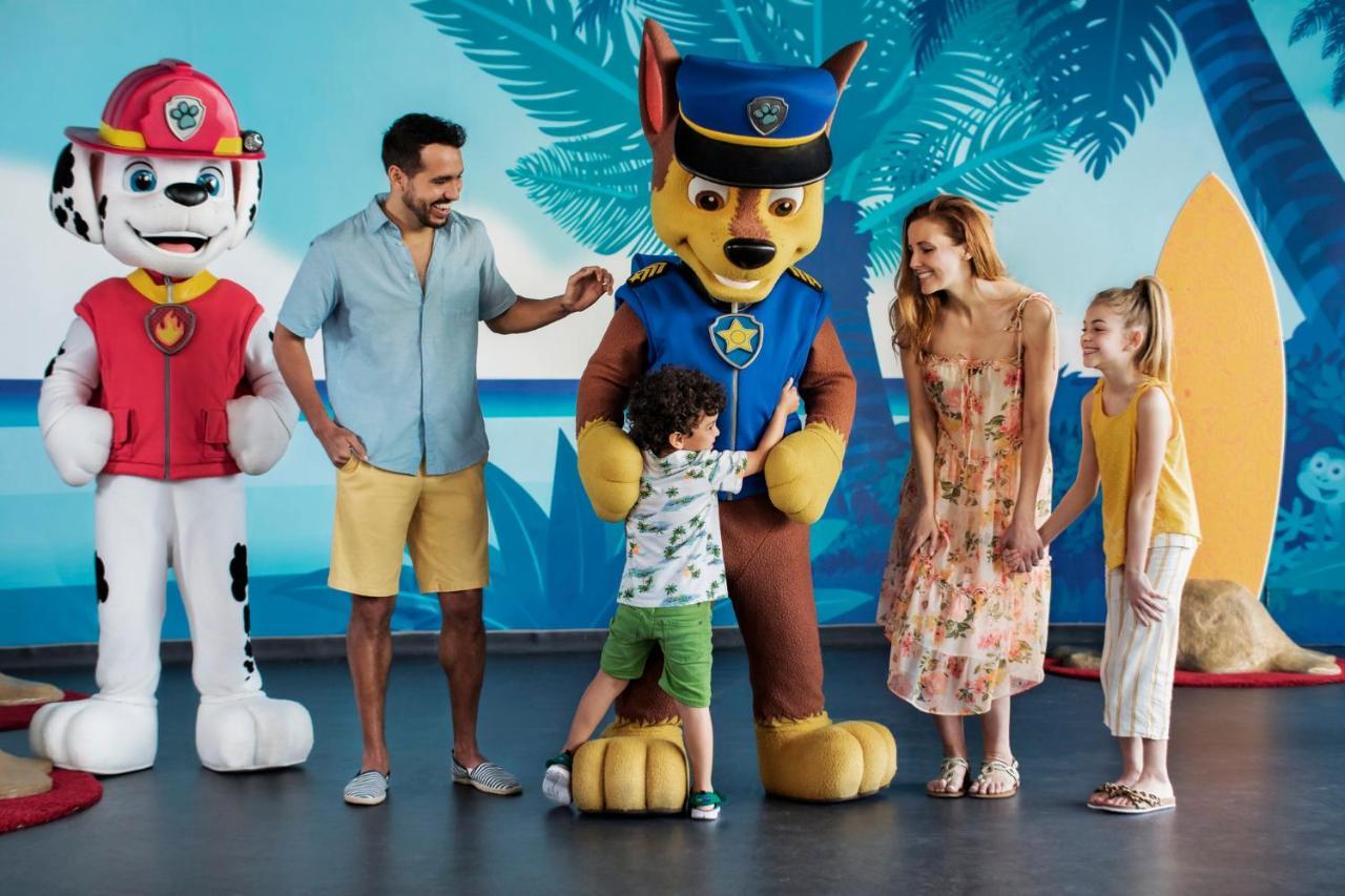 Nickelodeon Hotels & Resorts Punta Cana Eksteriør bilde Characters from the series at the Legoland Florida Resort