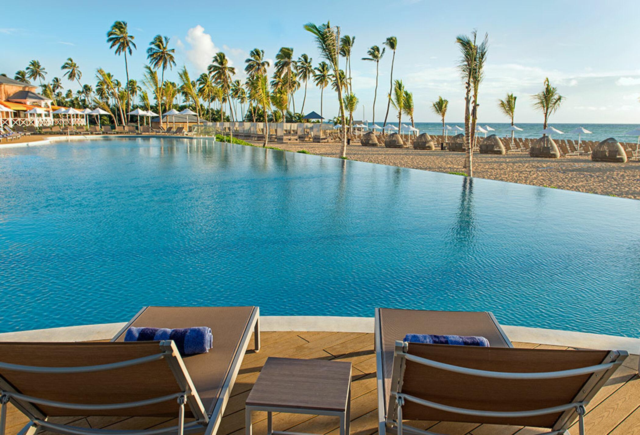Nickelodeon Hotels & Resorts Punta Cana Eksteriør bilde Infinity pool at the Iberostar Grand Hotel Bávaro