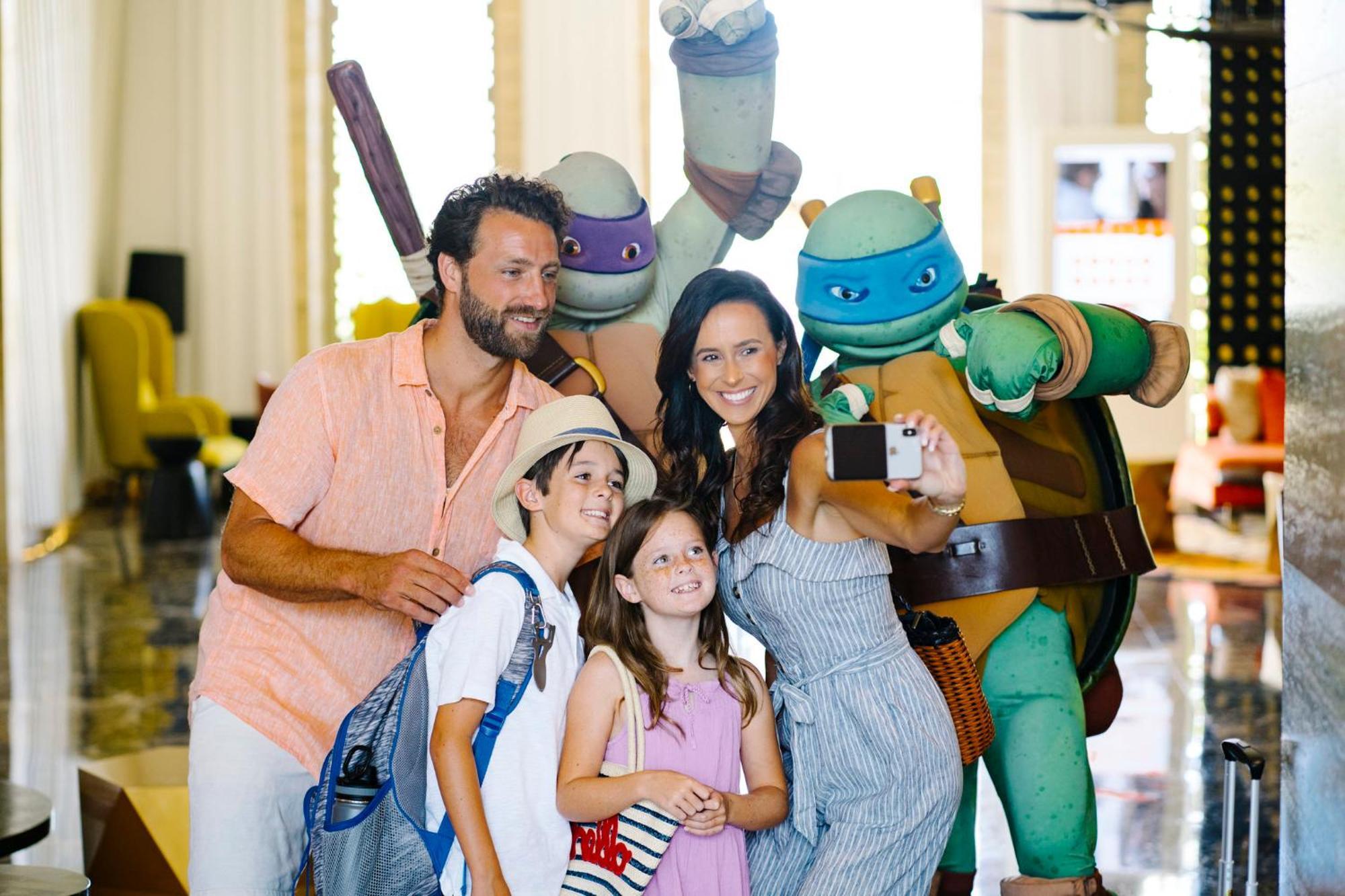 Nickelodeon Hotels & Resorts Punta Cana Eksteriør bilde The Teenage Mutant Ninja Turtles at the Nickelodeon Hotel in Punta Cana, Dominican Republic